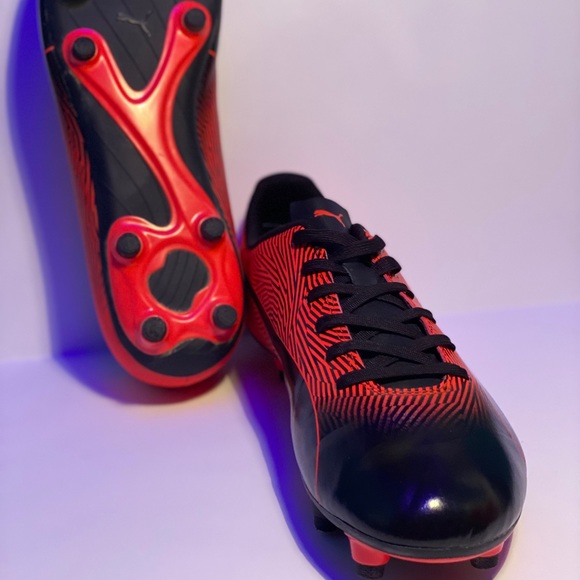 Puma male soccer cleat - Picture 2 of 5